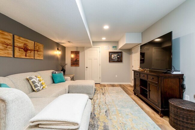Building Photo - PRAIRIE TRAIL!! 4 Bed, 3.5 Bath Two-Story Home in Ankeny