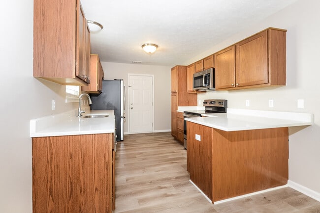 Building Photo - 904 Flying Sun Dr