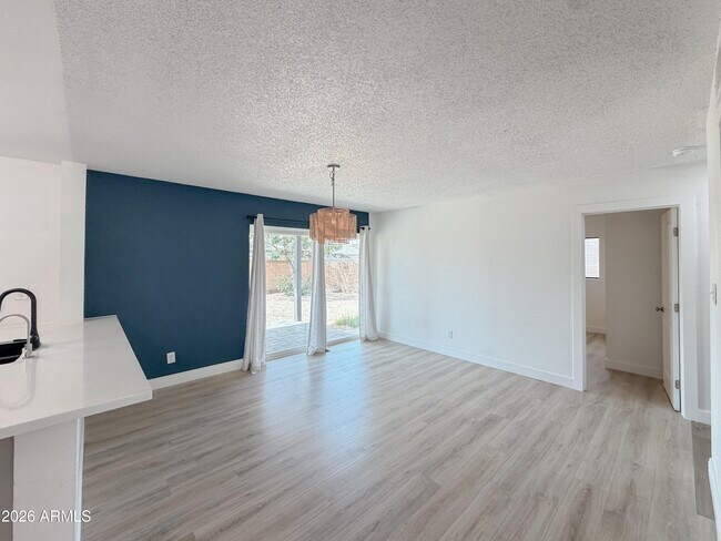 Building Photo - 1015 E Concorda Dr