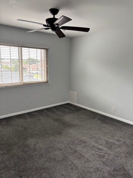 Building Photo - 6509 W 86th Plz