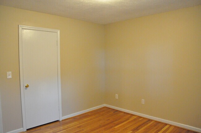 Building Photo - Sparkling Rambler in Park-like Setting on 10 Acres