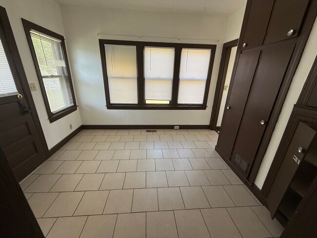 Building Photo - 3 Bedroom, 1 Bathroom House