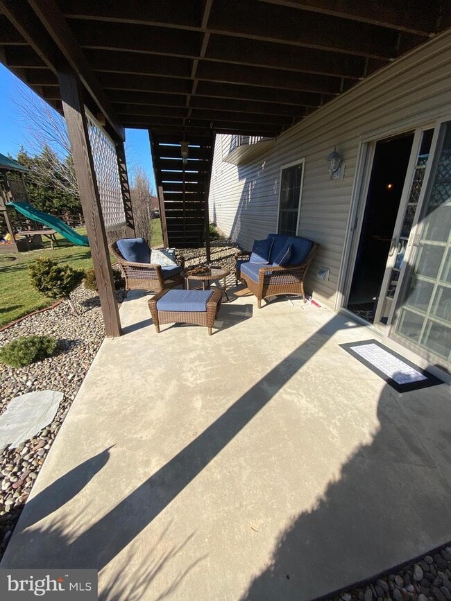 Building Photo - 45 S Strawberry Hill Dr