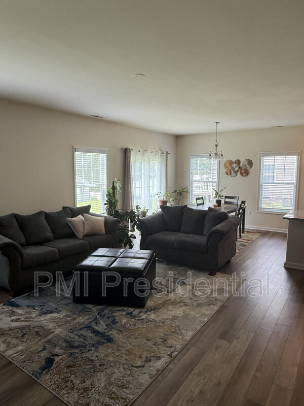 Building Photo - 7044 Hepworth Dr