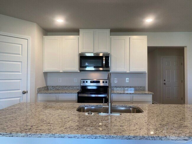 Building Photo - 5155 Gaineswood Dr