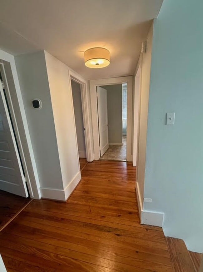 Building Photo - Charming 4BR/2BA House w/ Fenced back yard!