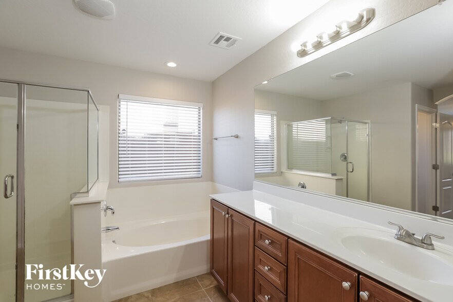 Building Photo - 6220 S 52nd Dr