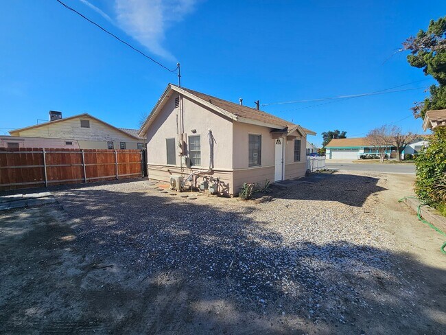 Building Photo - 1+ 1 Bed 1 Bath Cottage in San Jacinto $1425.00