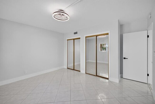 Building Photo - 510 SW 15th St