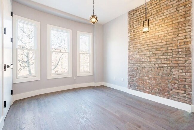 Building Photo - 92 Decatur St