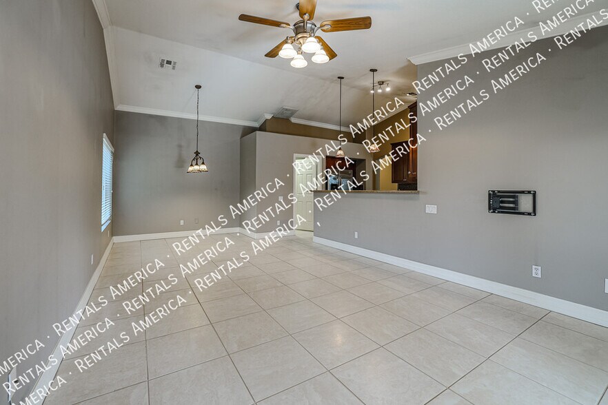 Building Photo - 6325 W Potter Dr