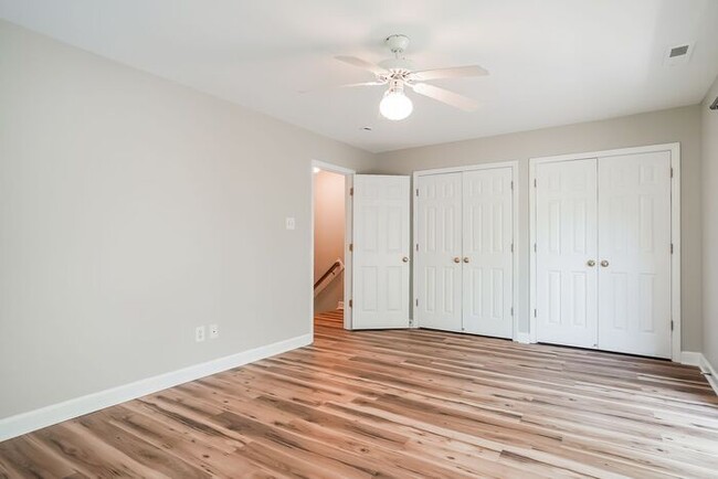 Building Photo - 3 BR/3 BA | W/D Included | SPRING SEMESTER...