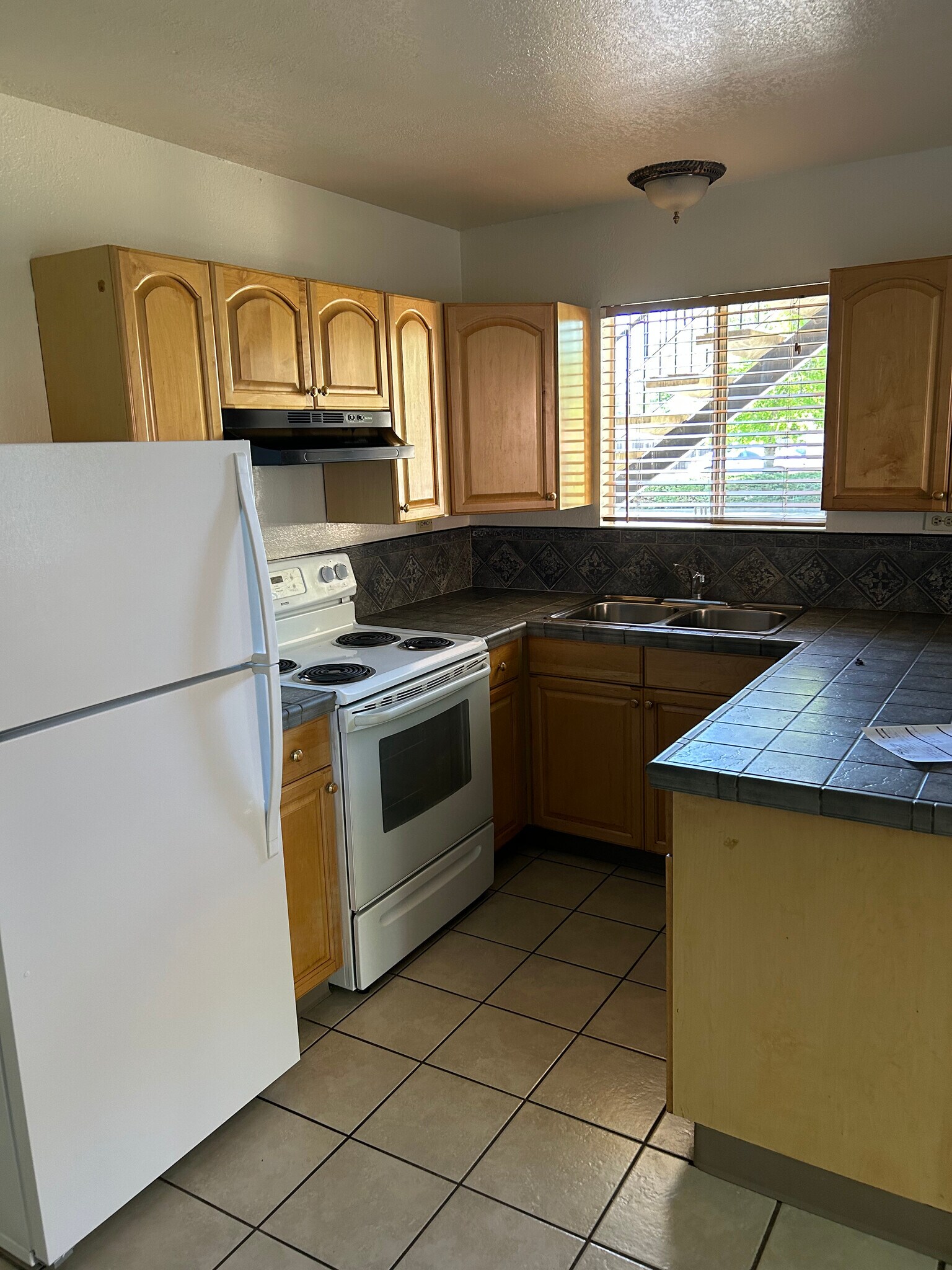 Building Photo - 335 Lake Blvd