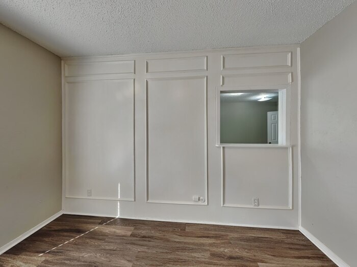 Building Photo - 1201 Saturn Dr