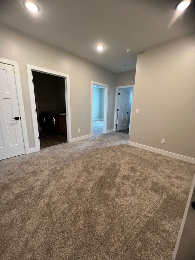 Building Photo - Available Now In Cross Hollow Hills