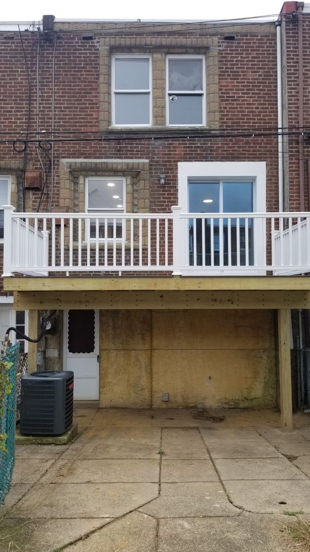 Building Photo - Updated Row - Holmesburg