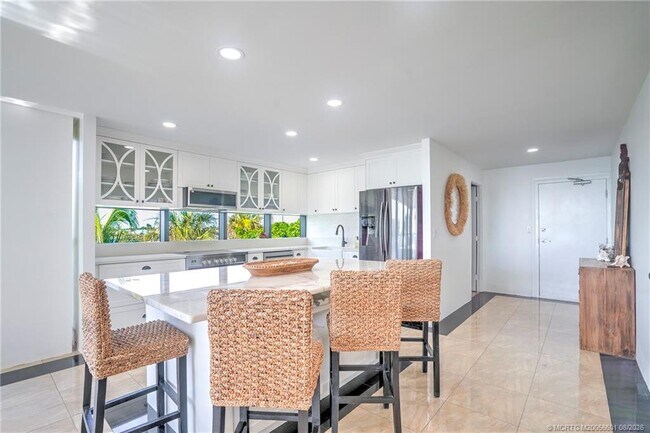 Building Photo - 10410 S Ocean Dr