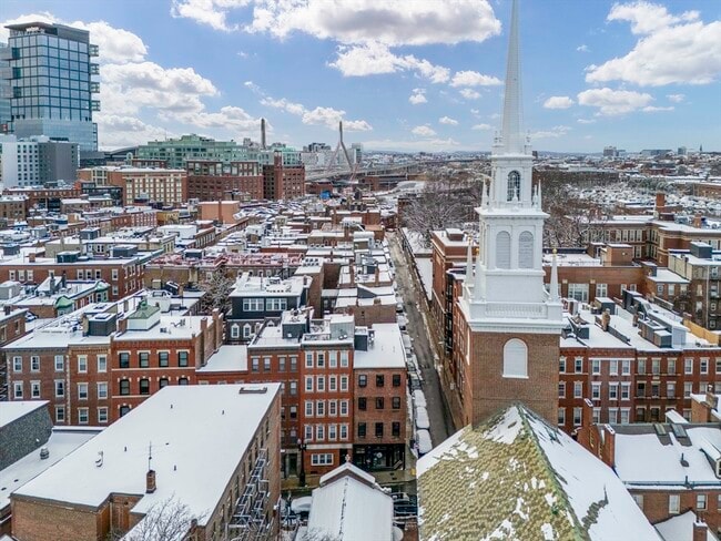 Building Photo - 4 Hull St