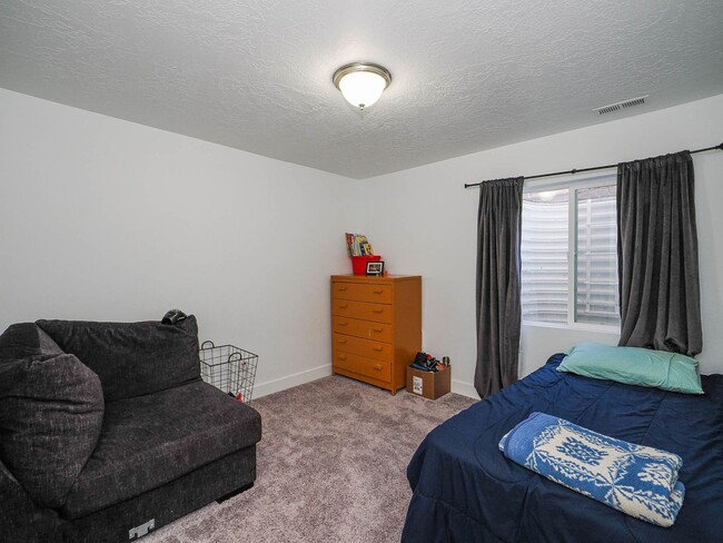 Building Photo - Basement Apartment in Eagle Mountain