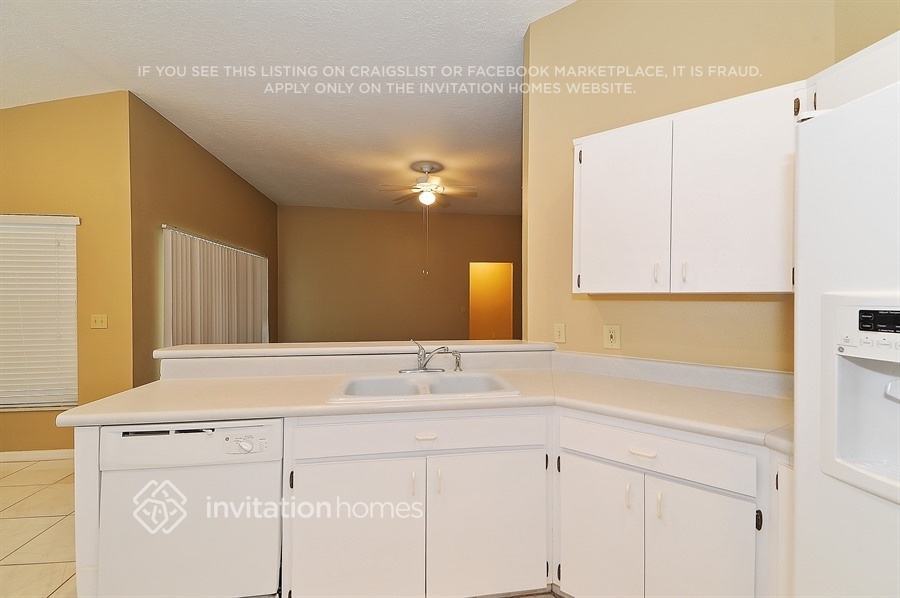 Building Photo - 4300 Ridgemoor Dr N