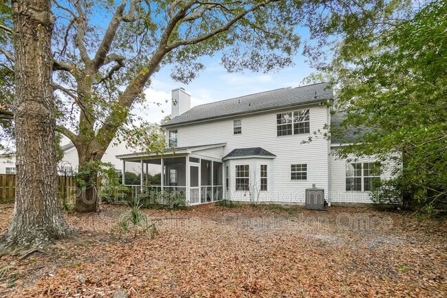 Building Photo - 1928 Oak Tree Ln