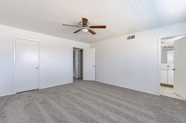 Building Photo - NEW CARPET!