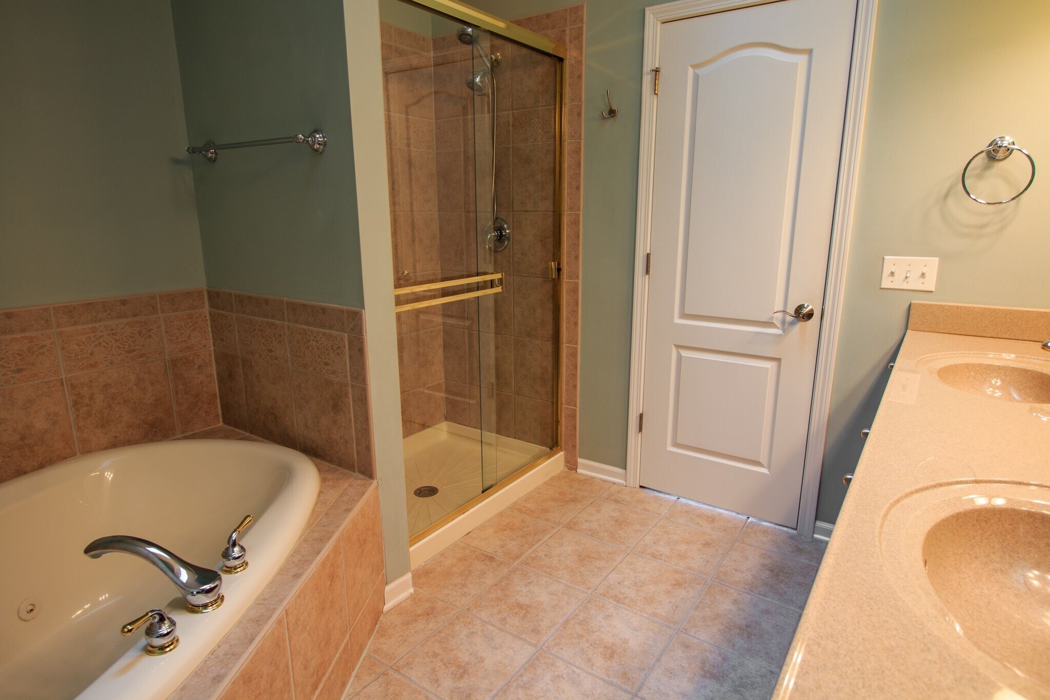 Building Photo - 24813 Ironwood Ct