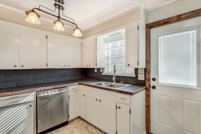 Building Photo - 1741 N Walnut Ave