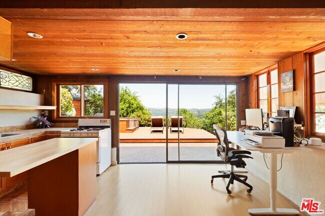 Building Photo - 21071 Waveview Dr