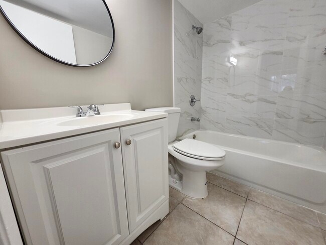 Building Photo - 545 Trace Cir