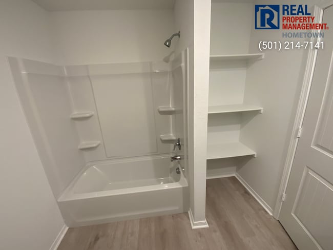 Building Photo - 1495 Meadows Dr