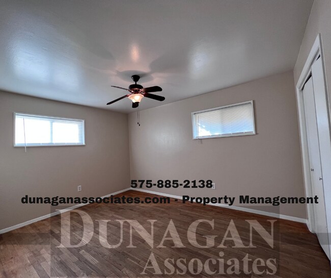 Building Photo - Spacious 3 bed,  1 1/2 bath