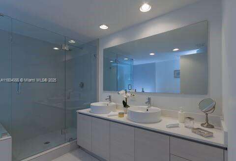 Building Photo - 2600 E Hallandale Beach Blvd