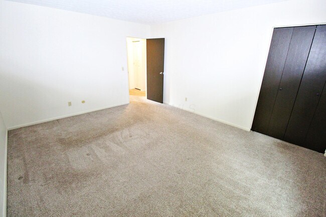 Building Photo - 4829 Dierker Rd