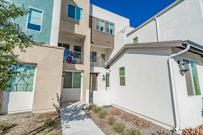 Building Photo - Five Points - 2 Bedroom Townhome for Rent in Valencia.