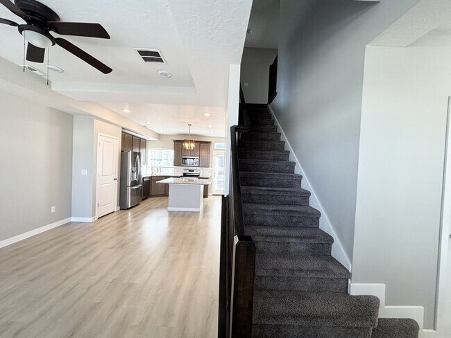 Building Photo - A - 153 E Brushy Canyon St - 1