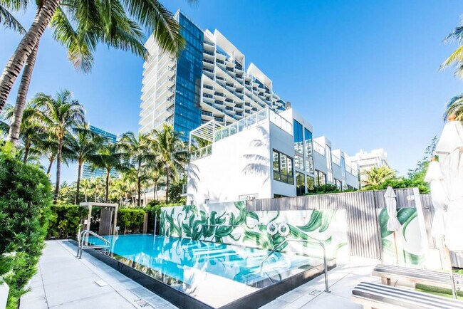 Building Photo - 2201 Collins Ave