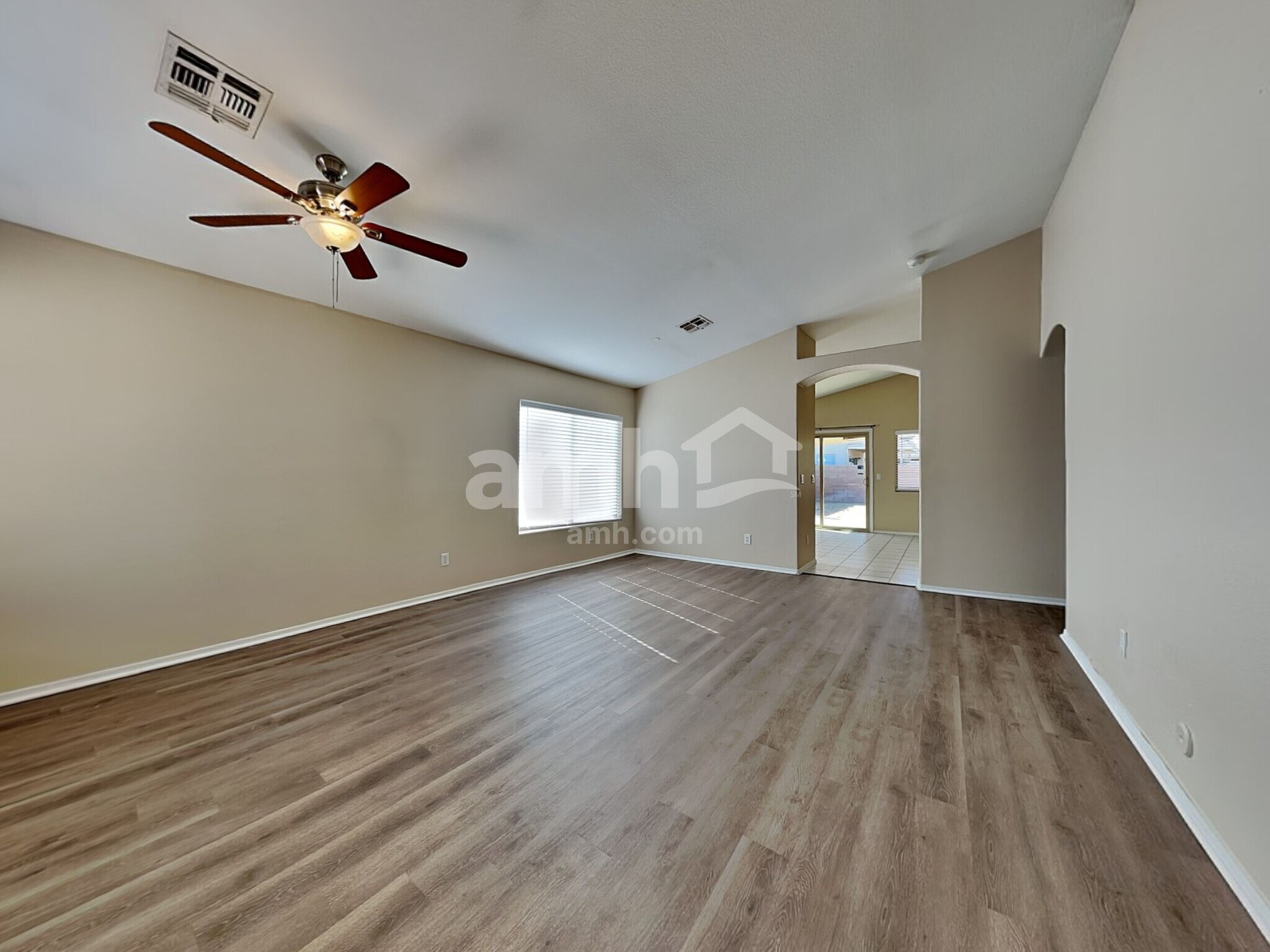 Building Photo - 6323 W Winslow Ave