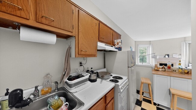 Building Photo - 1071 Beacon St
