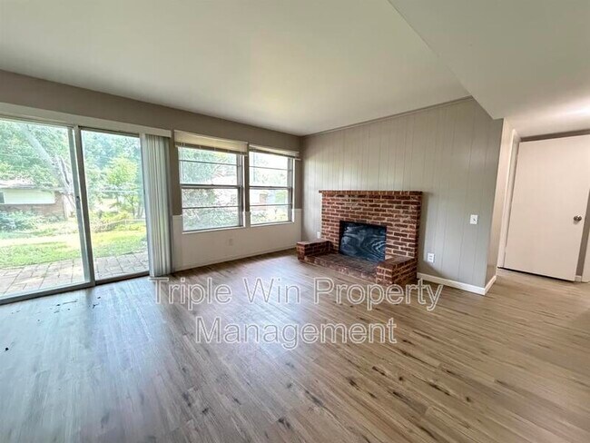 Building Photo - 11050 Linnell Dr