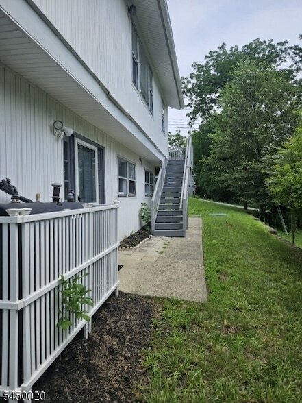 Building Photo - 25 Ivy Pl