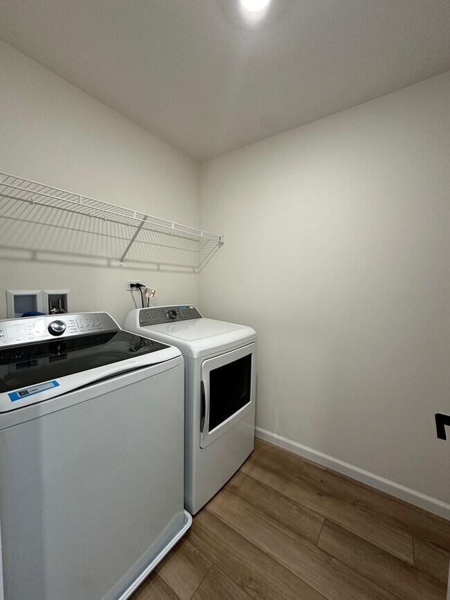 Building Photo - 5955 Hawkweed Dr