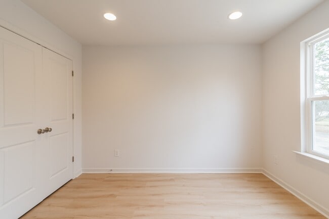 Building Photo - 2719 Capitol Dr