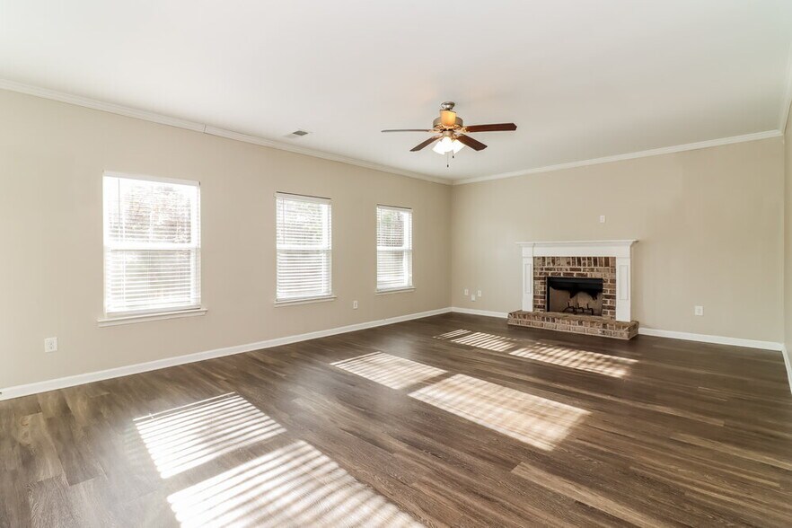 Building Photo - 767 Fieldcrest Dr