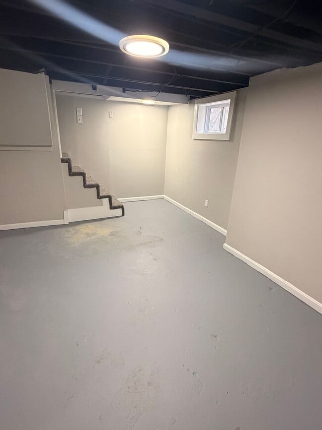 Building Photo - Gorgeous Updated 3 bedroom house!