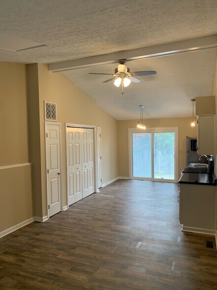 Building Photo - 3746 Chamberlain Ct