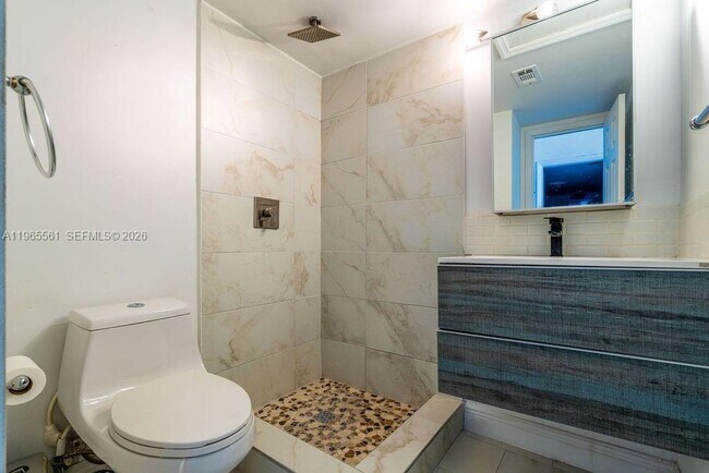 Building Photo - 3140 S Ocean Dr