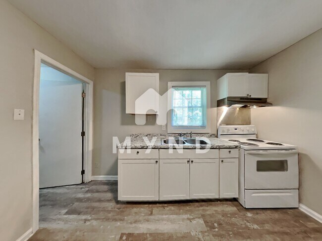 Building Photo - 1600 Poole Rd Unit F