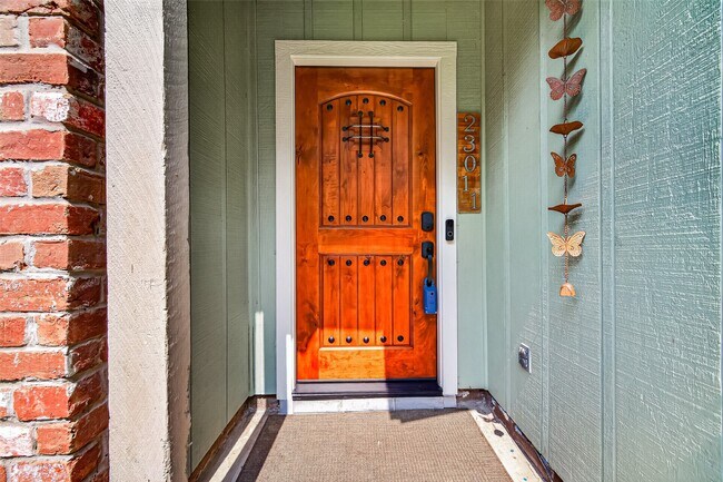 Building Photo - 23011 Fox Hunt Dr