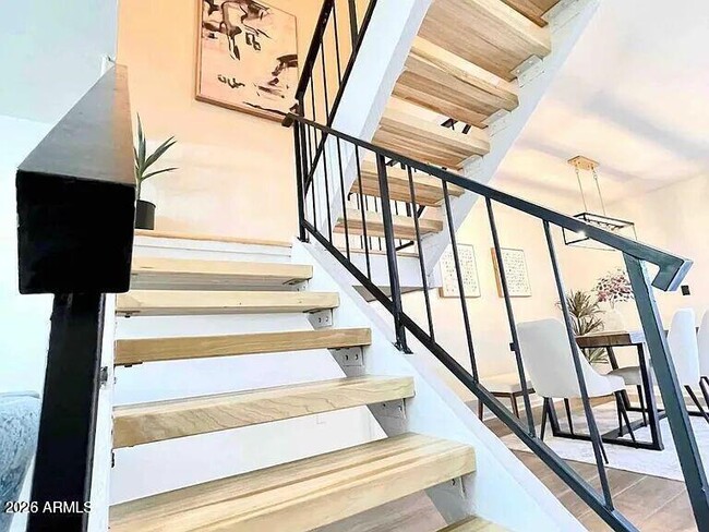 Building Photo - 4338 N Parkway Ave